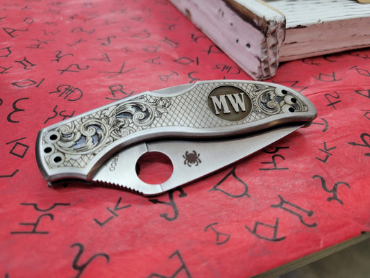 Personalized Spyderco knife, Engraved Knife with Custom Initials, Personalized Gifts for Men, Unique made-to-order knife