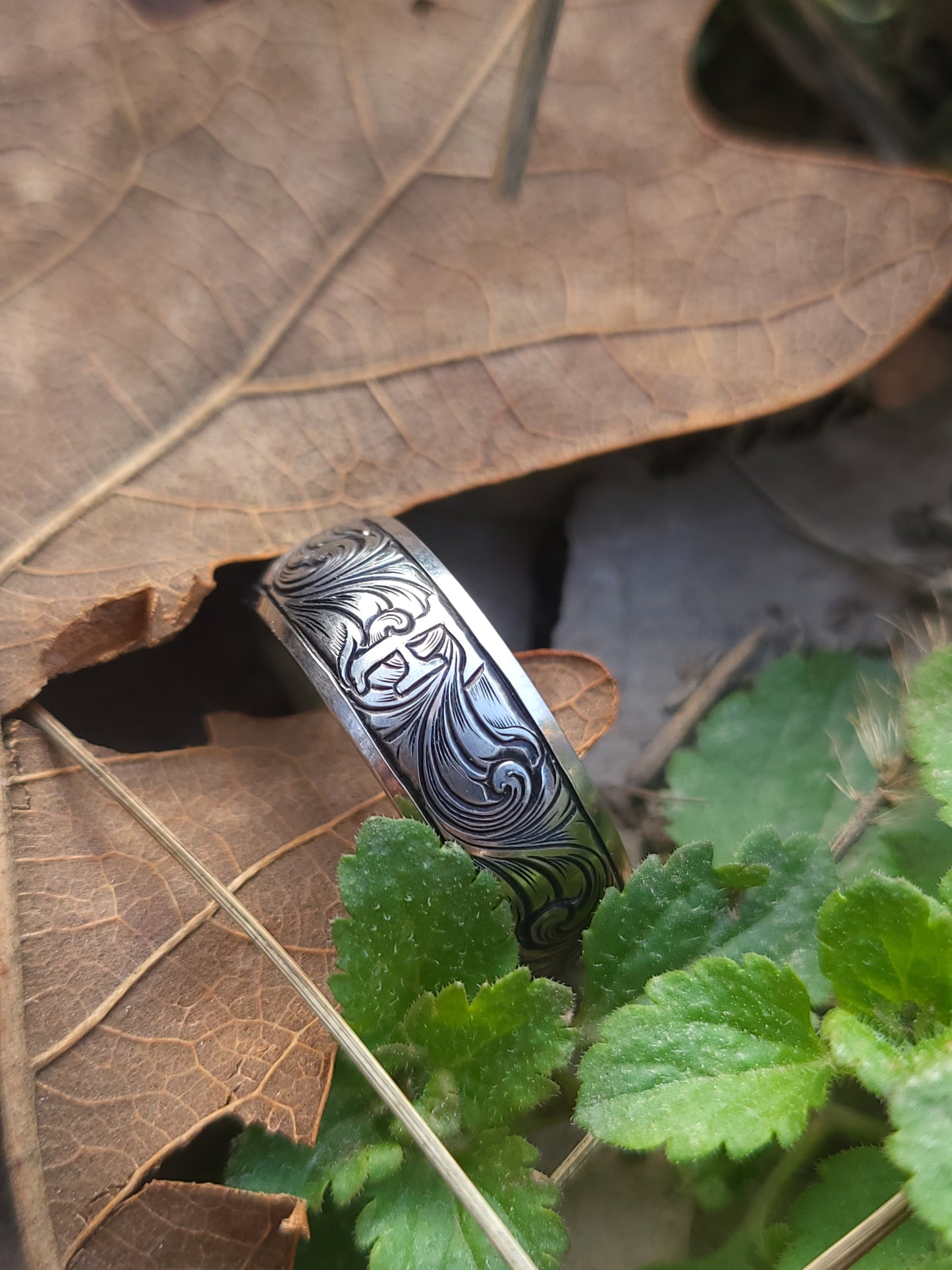 The Franklin: 8mm Wide Antiqued White Gold or Sterling Silver, Heavy Comfort Fit Gold Men's Band, Hand-Engraved Wedding Band for Him, Western Men's Wedding Band, Custom Inital Band, Hand-Engraved Men's Band